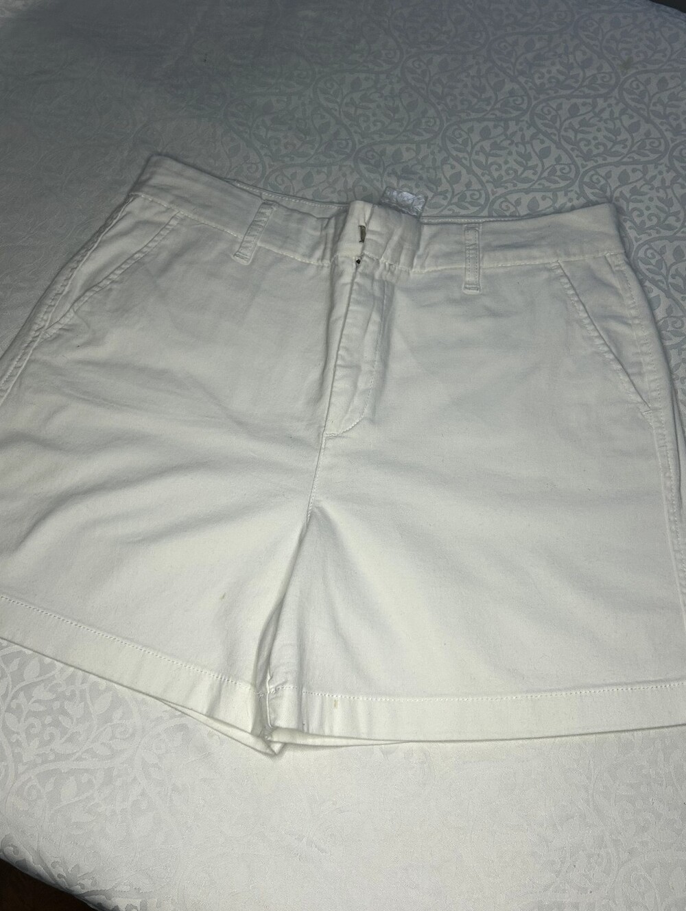 Gloria Vanderbilt White High-Rise Bermuda Shorts